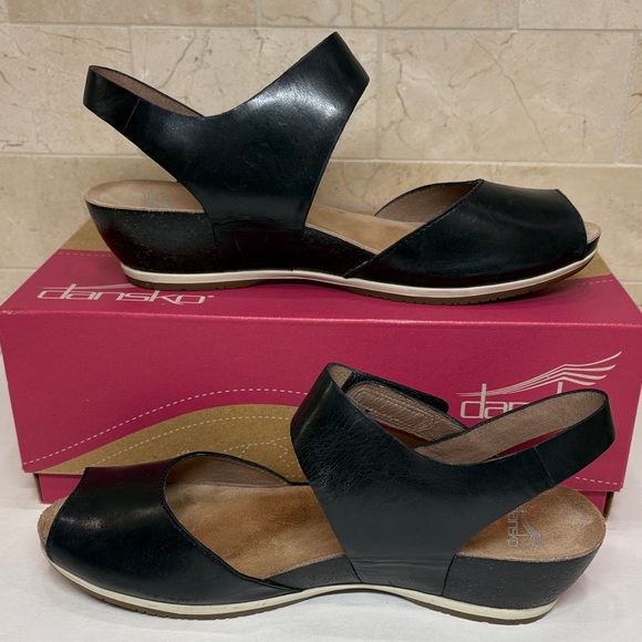 Dansko Women's Black Leather Vera Sandals, 39 (8.5-9) - Picture 8 of 10